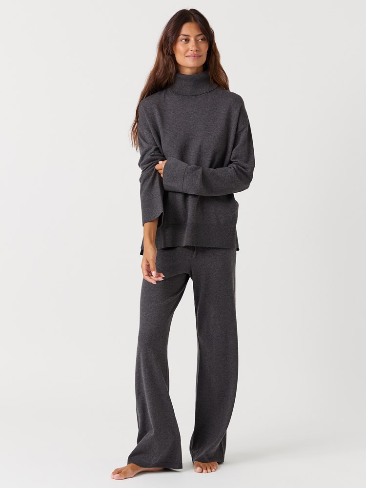 Helle høyhalset genser 7516949_I7C-MELL-W26-Modell-Front_chn=vic_6531_Helle høyhalset genser I7C.jpg_Front