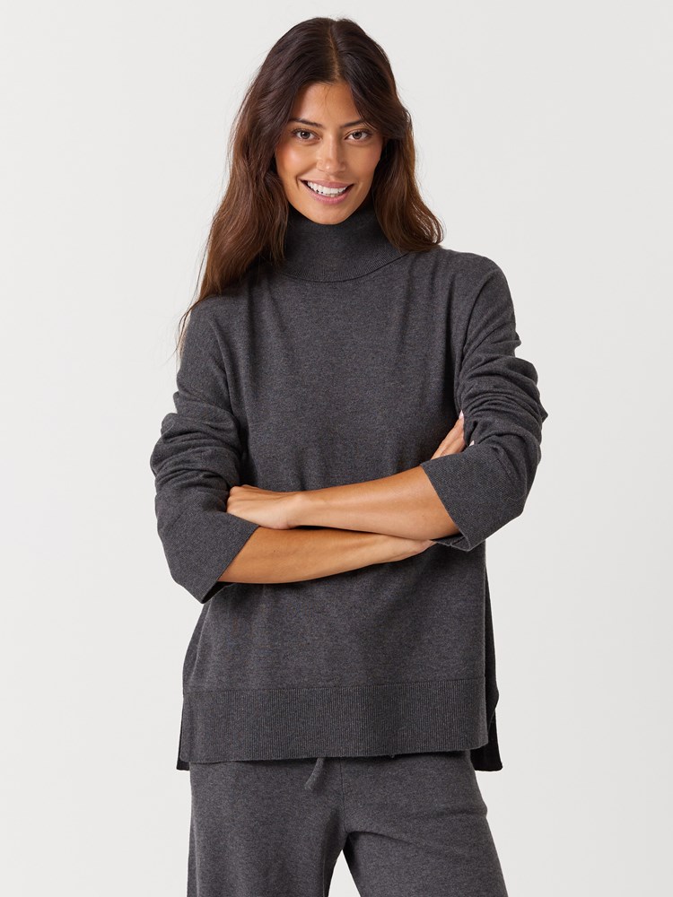 Helle høyhalset genser 7516949_I7C-MELL-W26-Modell-Front_chn=vic_8033_Helle høyhalset genser I7C.jpg_Front