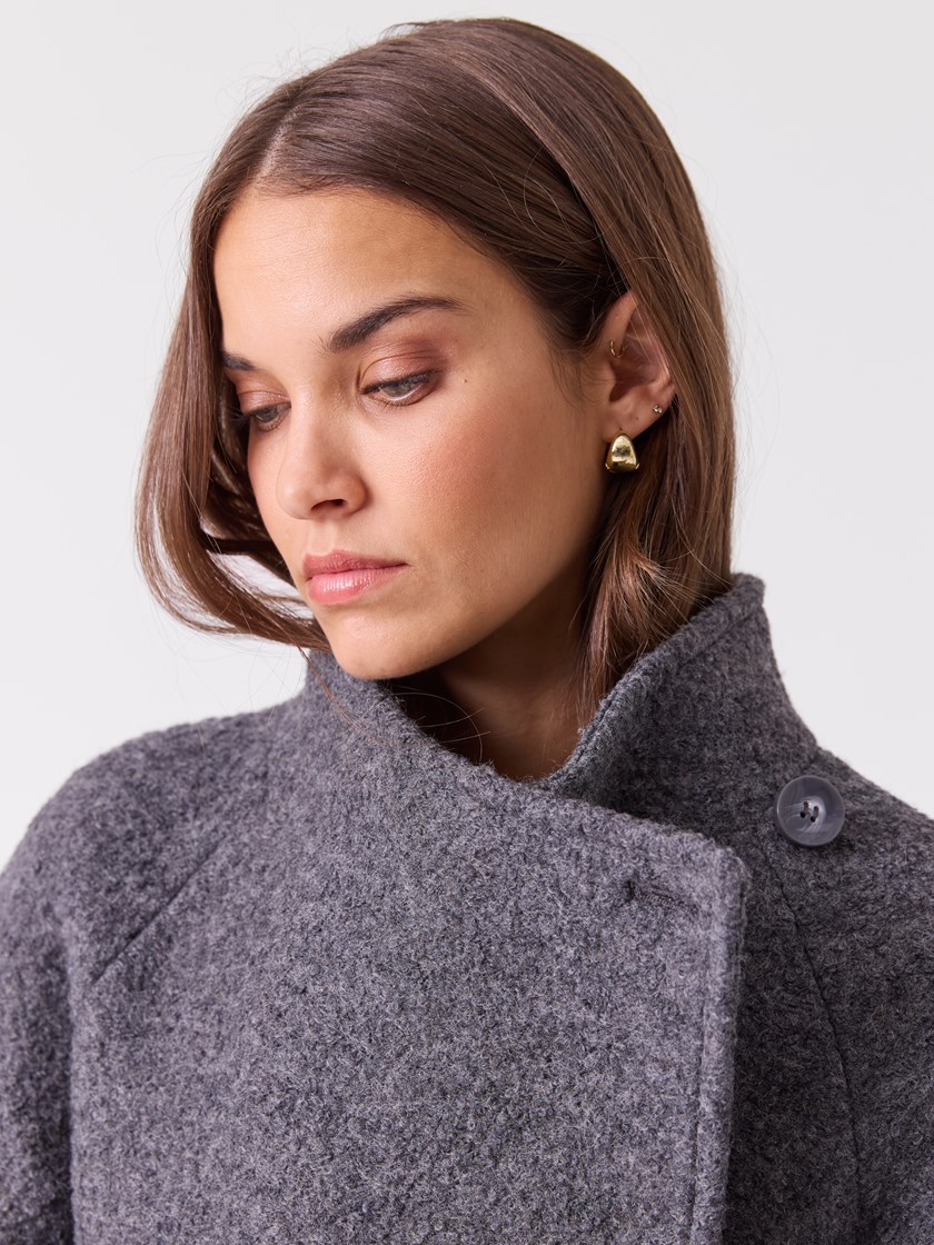 7516956 IGD 7516956_IGD-BLU-A26-Modell-Front_chn=vic_2678_Leah boucle jakke IGD.jpg_Front