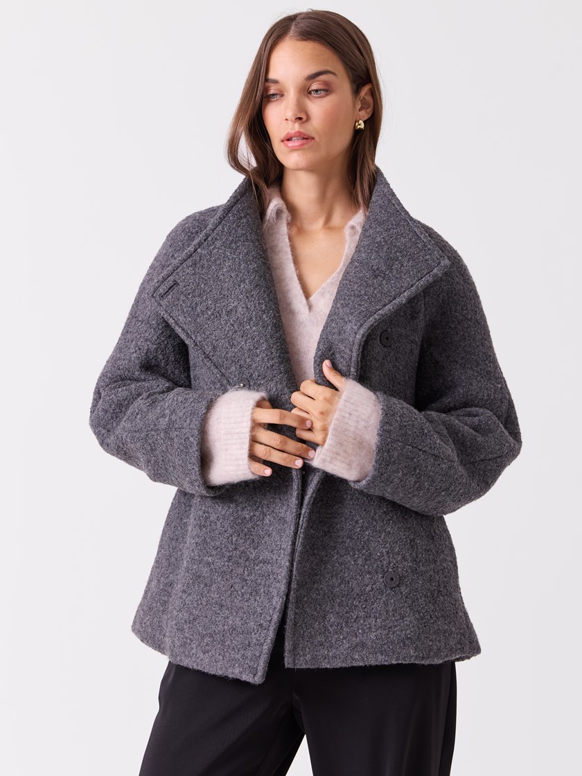 7516956 IGD 7516956_IGD-BLU-A26-Modell-Front_chn=vic_5110_Leah boucle jakke IGD.jpg_Front