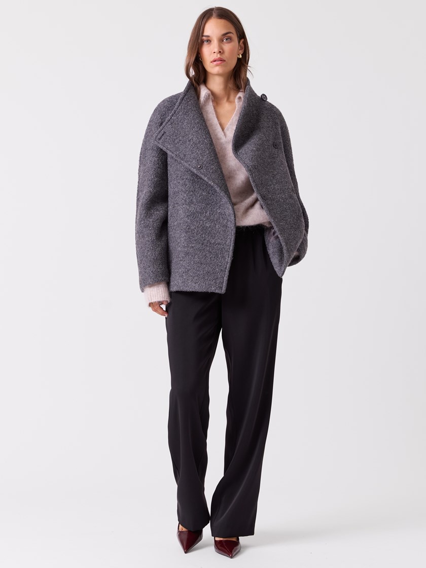 7516956 IGD 7516956_IGD-BLU-A26-Modell-Front_chn=vic_9784_Leah boucle jakke IGD.jpg_Front