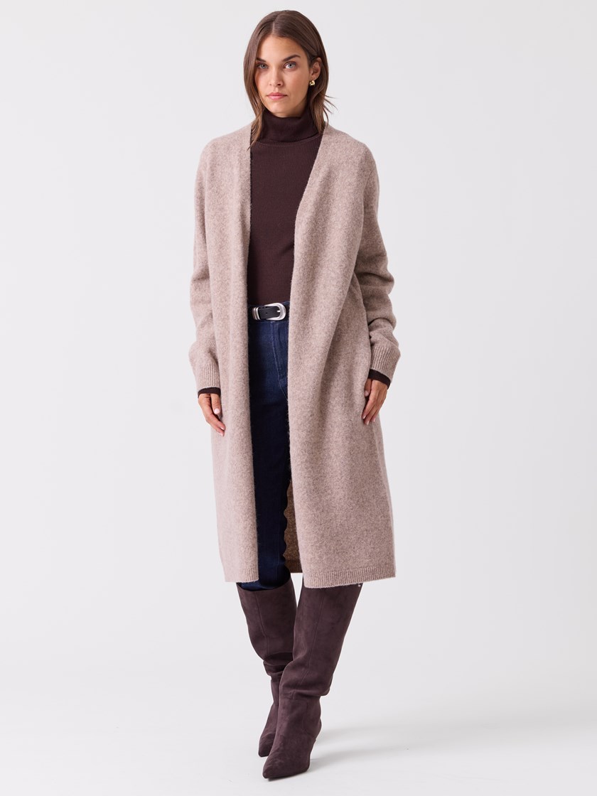 7516984 AO9 7516984_AO9-BLU-A26-Modell-Front_chn=vic_2036_Molly cardigan AO9.jpg_Front