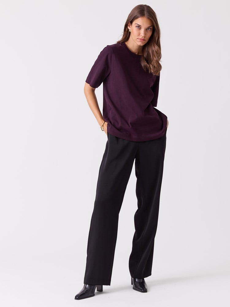 Annie t-skjorte 7516986_I7V-BLU-A26-Modell-Front_chn=vic_7542.jpg_Front