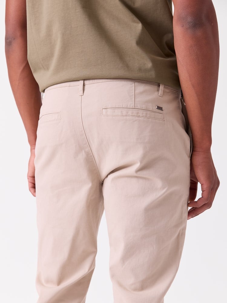 Lloyd chinos 7517012_I4C-VESB-A26-Modell-Front_chn=vic_5620_Lloyd chinos I4C.jpg_Front||Front
