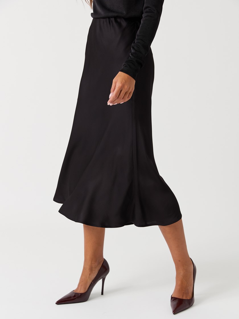 7517025 ID2 7517025_ID2-BLU-W26-Modell-Front_chn=vic_6669_Gina skjørt ID2.jpg_Front