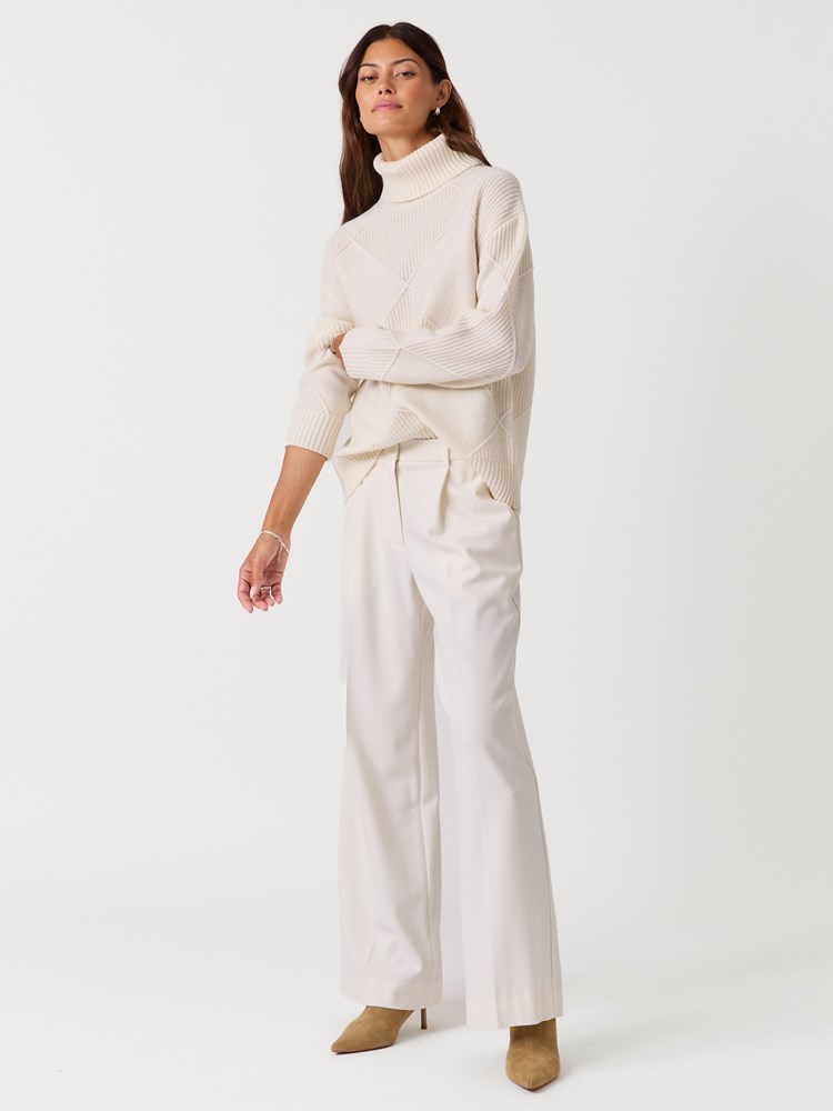 Evelina høyhalset genser 7517038_O72-MELL-W26-Modell-Front_chn=vic_949.jpg_Front