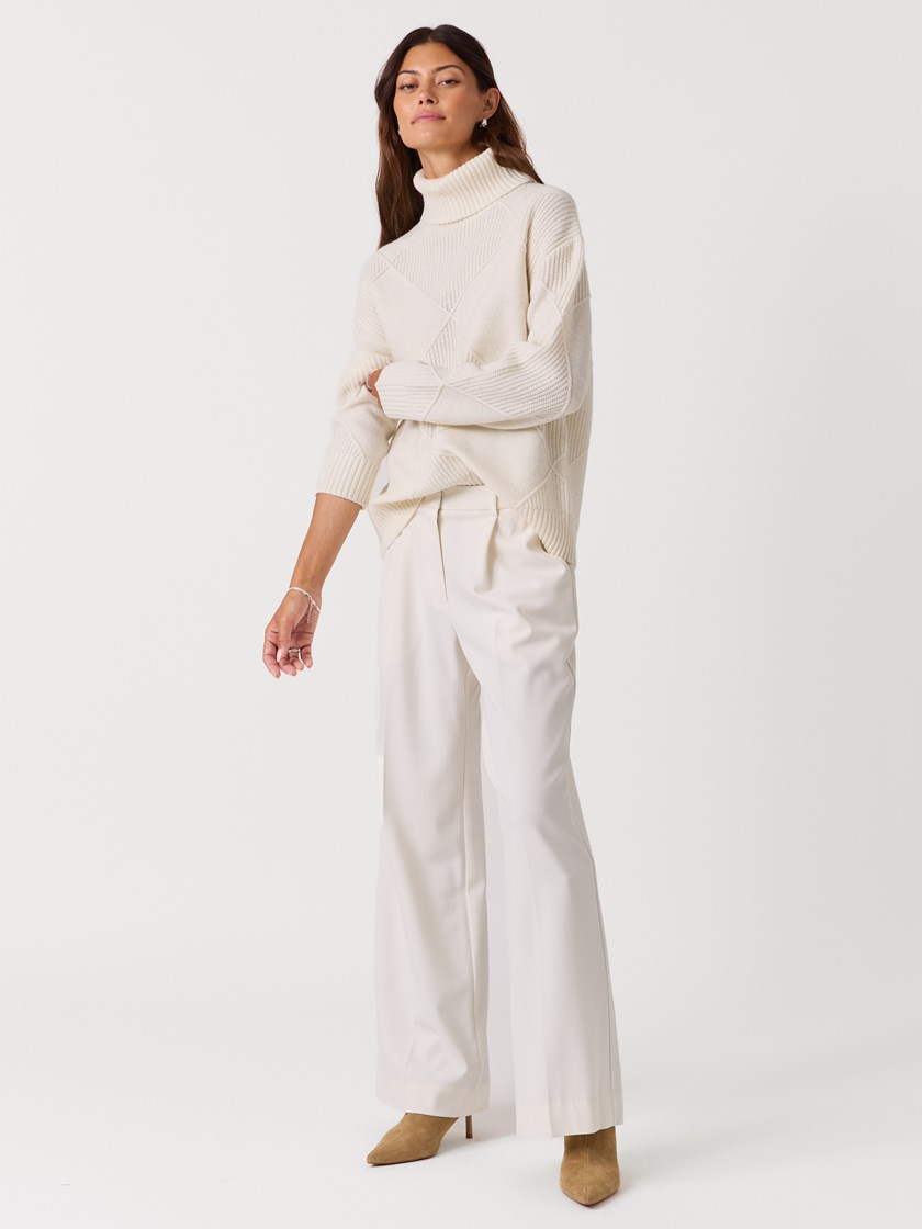 7517038 O72 7517038_O72-MELL-W26-Modell-Front_chn=vic_949.jpg_Front||Front