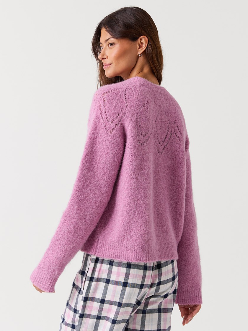 7517044 MME 7517044_MME-MELL-W26-Modell-Front_chn=vic_6664_Crystal strikkegenser MME.jpg_Front
