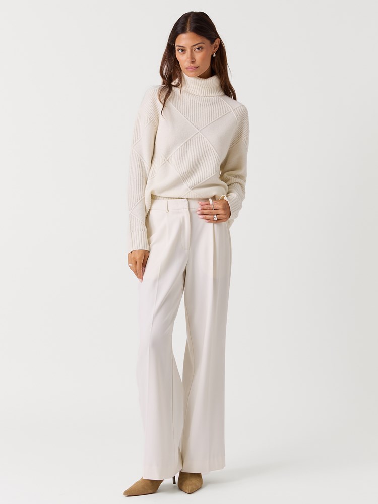 Nadja dressbukse 7517059_O72-MELL-W26-Modell-Front_chn=vic_6458_Nadja dressbukse O72.jpg_Front