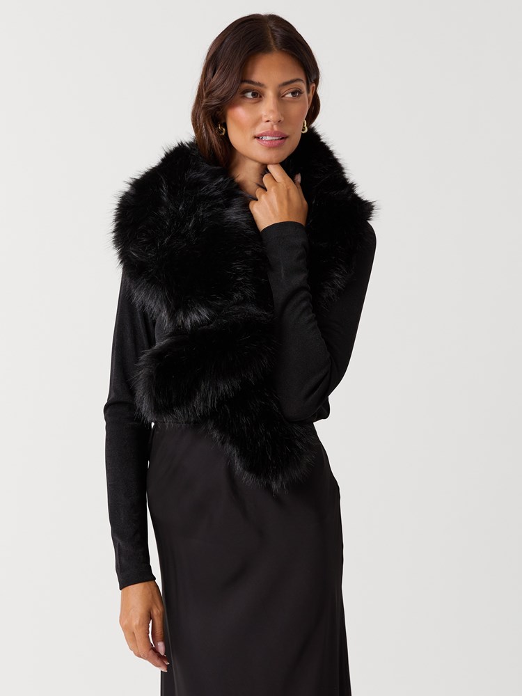 Liz skjerf 7517083_ID2-BLU-W26-Modell-Front_chn=vic_5631.jpg_Front