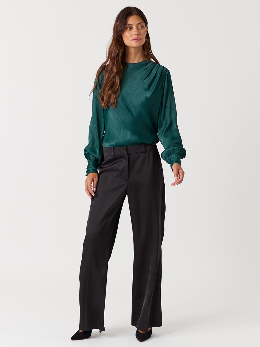 7517098 ID2 7517098_ID2-BLU-W26-Modell-Front_chn=vic_2909_Gigi bukse ID2.jpg_Front