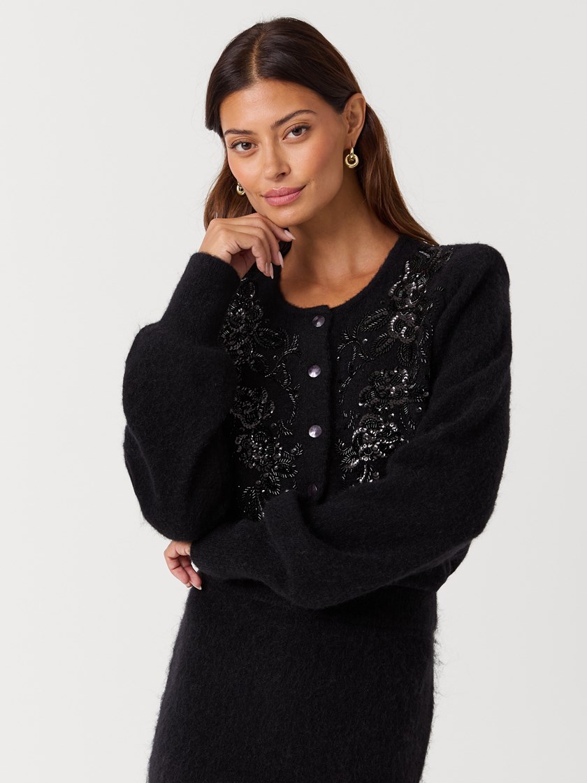 7517149 ID2 7517149_ID2-BLU-W26-Modell-Front_chn=vic_7435_Inger cardigan ID2.jpg_Front||Front