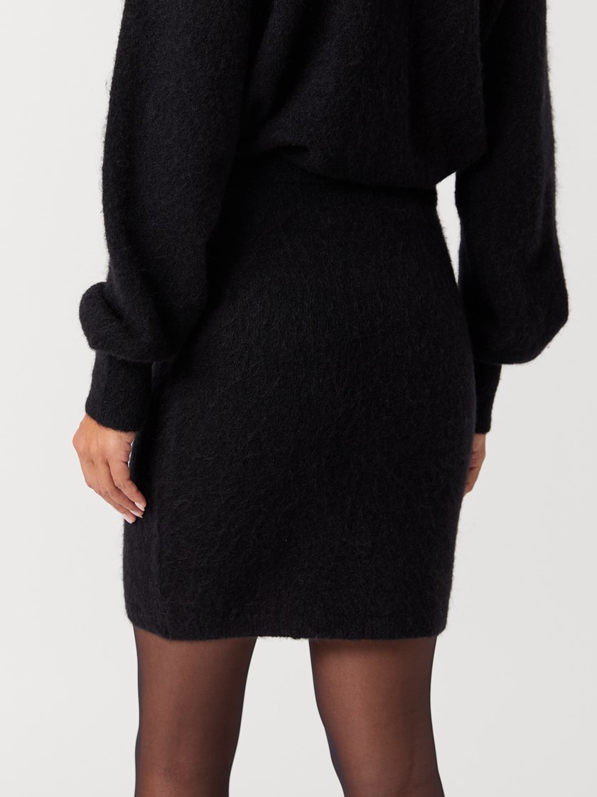 7517164 ID2 7517164_ID2-BLU-W26-Modell-Front_chn=vic_5455.jpg_Front||Front