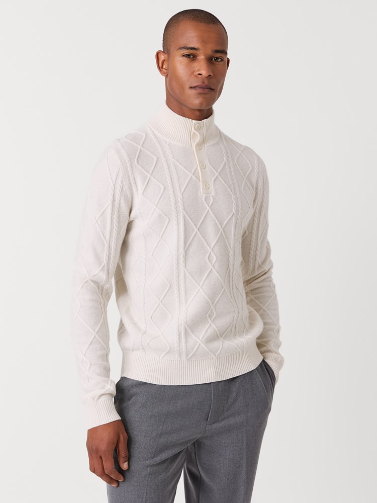 Braid genser med knapper 7517183_OAD-VESB-W26-Modell-Front_chn=vic_6383_Braid genser med knapper OAD.jpg_Front