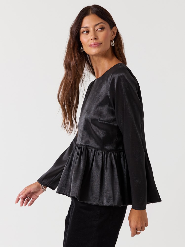 Rina topp 7517184_ID2-MELL-W26-Modell-Front_chn=vic_554_Rina topp ID2.jpg_Front