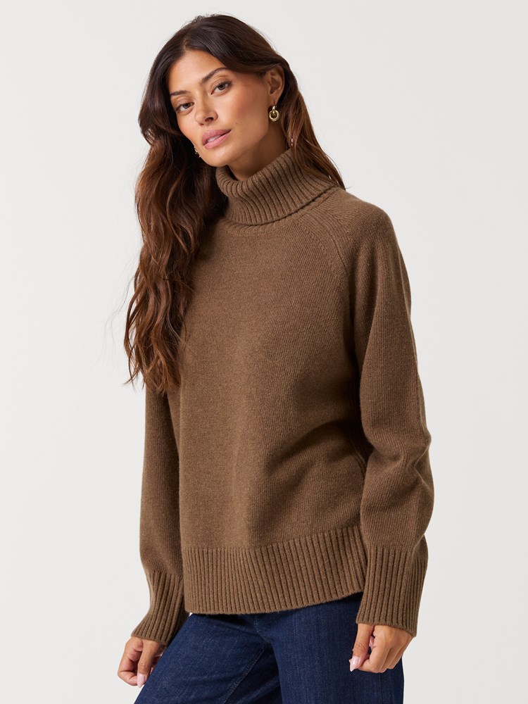 Miriam genser 7517199_AGX-BLU-S27-Modell-Front_chn=vic_245_Miriam genser AGX.jpg_Front||Front