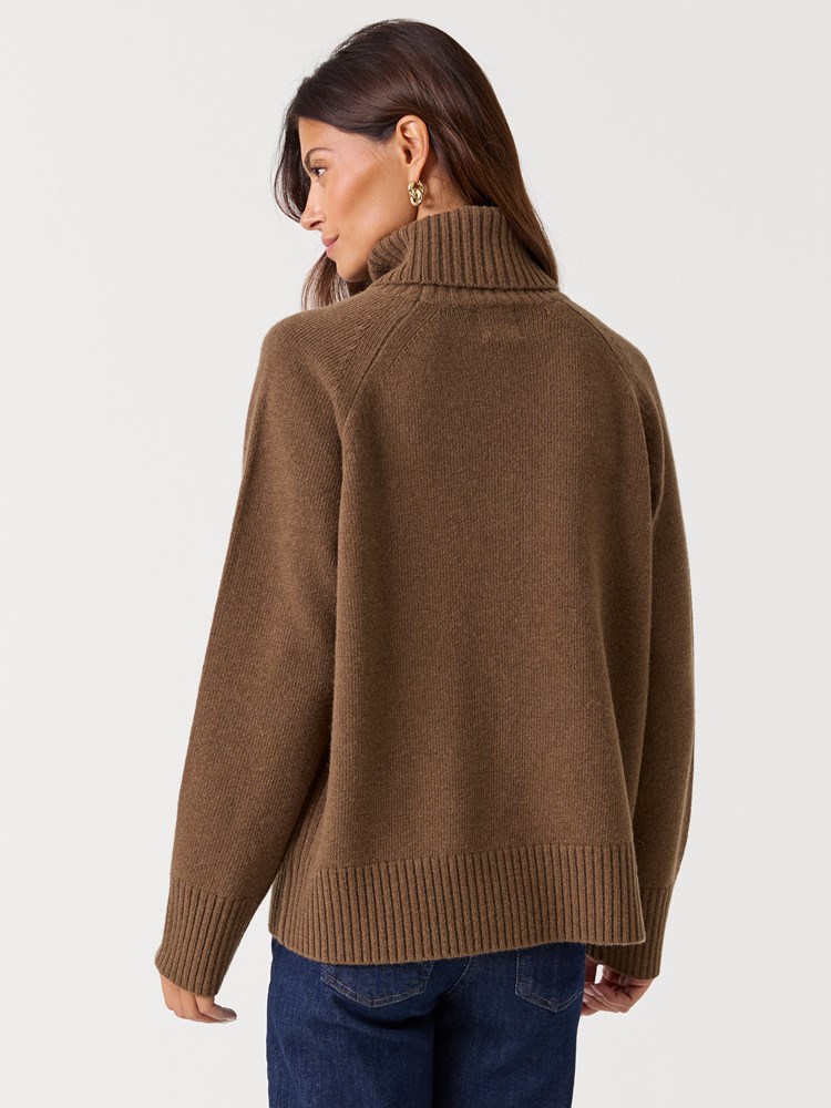 Miriam genser 7517199_AGX-BLU-S27-Modell-Front_chn=vic_5503_Miriam genser AGX.jpg_Front||Front
