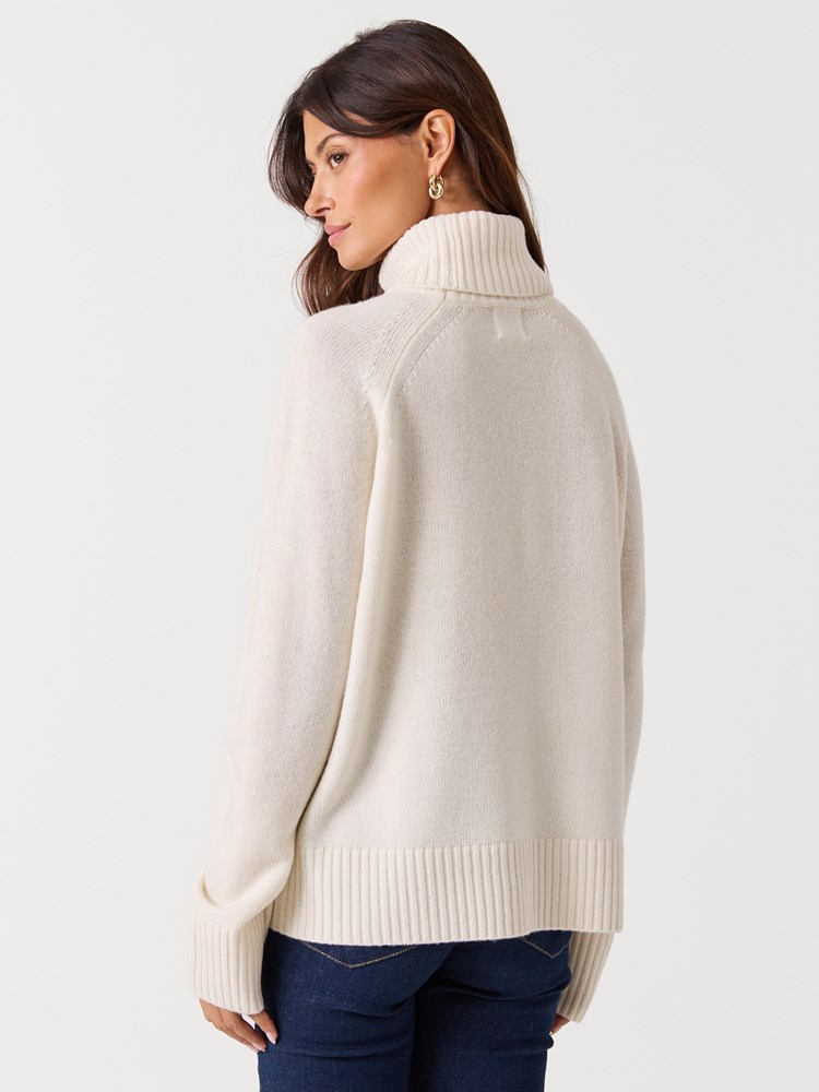Miriam genser 7517199_O77-BLU-S27-Modell-Front_chn=vic_6435_Miriam genser O77.jpg_Front||Front