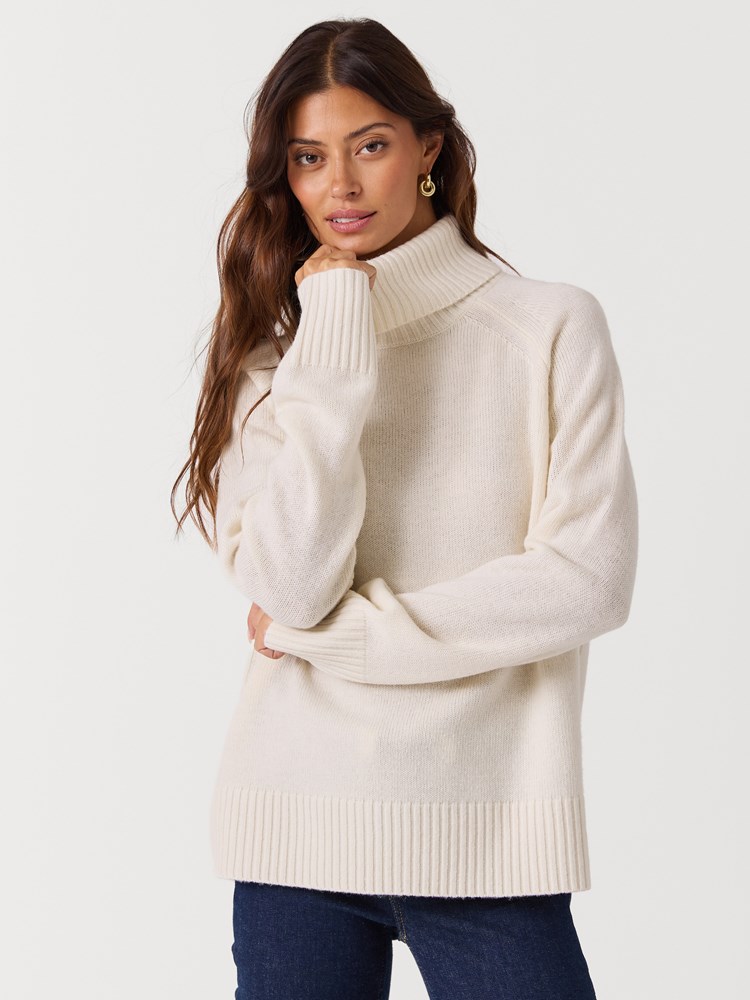 Miriam genser 7517199_O77-BLU-S27-Modell-Front_chn=vic_8962_Miriam genser O77.jpg_Front||Front
