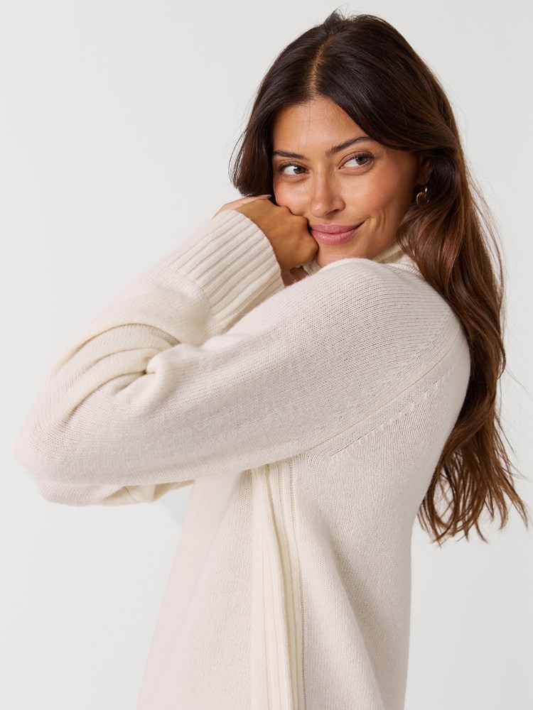 Miriam genser 7517199_O77-BLU-S27-Modell-Front_chn=vic_9170_Miriam genser O77.jpg_Front||Front
