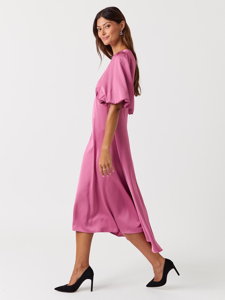 Gabriela kjole 7517204_MRK-MELL-W26-Modell-Front_chn=vic_4562_Gabriela kjole MRK.jpg_Front