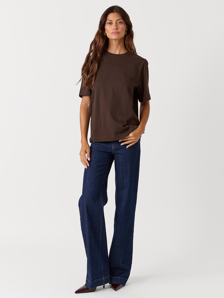 Annie t-skjorte 7517467_AM4-BLU-S27-Modell-Front_chn=vic_8561_Annie t-skjorte AM4.jpg_Front