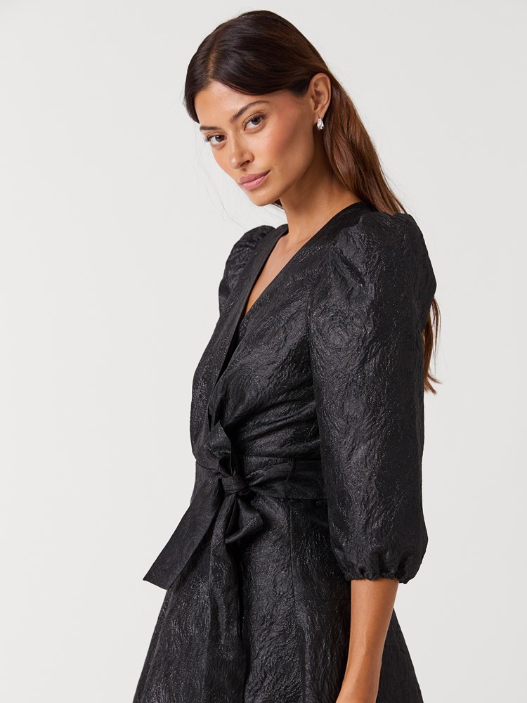 Betty kjole 7517677_ID2-MELL-W26-Modell-Front_chn=vic_3329_Betty kjole ID2.jpg_Front