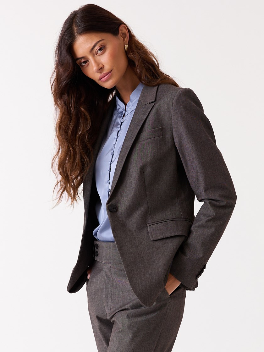 7253935 AIU beth blazer 12_AIU_Beth Blazer AIU.jpg_