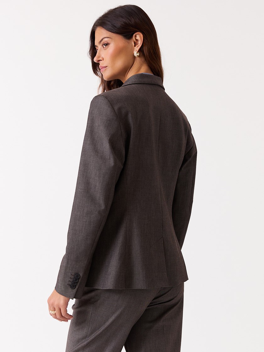 7253935 AIU beth blazer 26_AIU_Beth Blazer AIU.jpg_