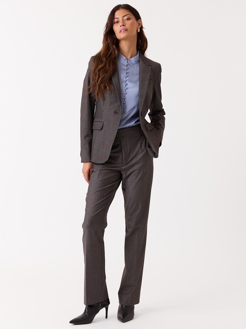 7253935 AIU beth blazer 5_AIU_Beth Blazer AIU.jpg_