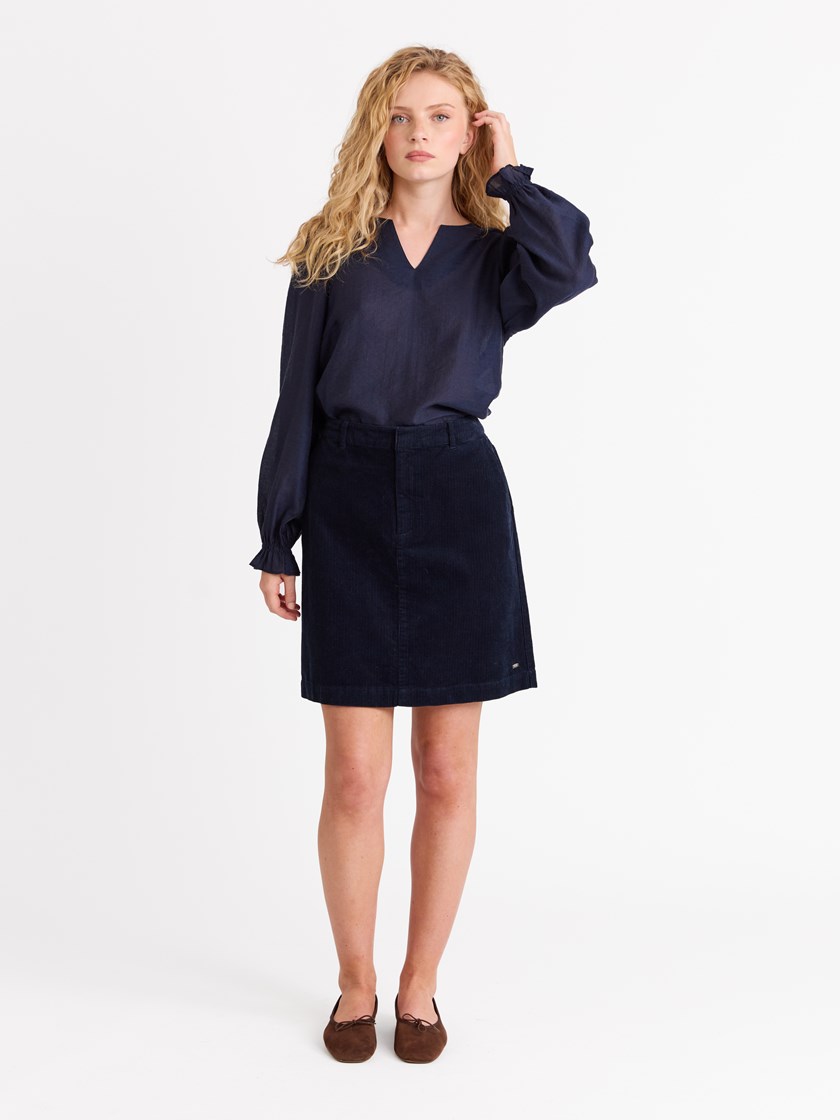 7512533 EM6 burgundy tshirt 404_EM6_Mille bluse EM6.jpg_