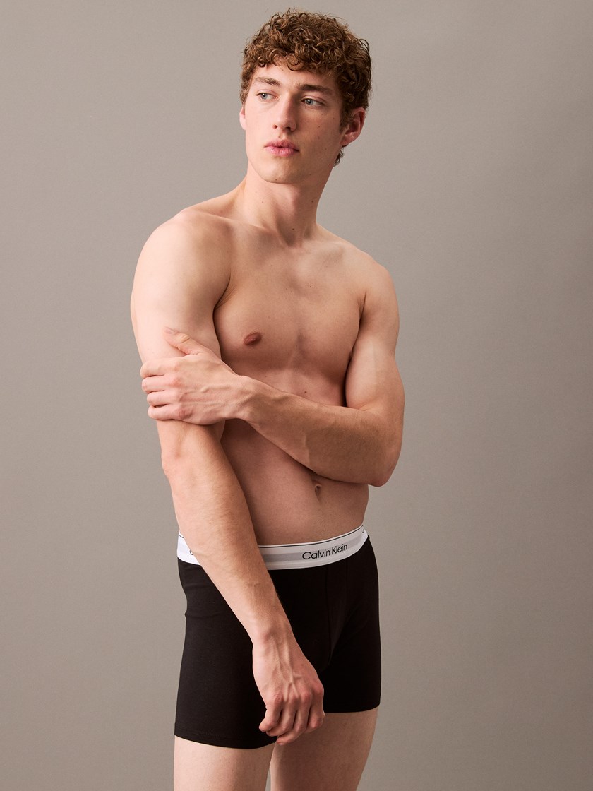 7253577 I3O Calvin-Klein_009999_MP1_LV00NB4394MP1_6_Boxer Brief 3Pk I3O.jpg_