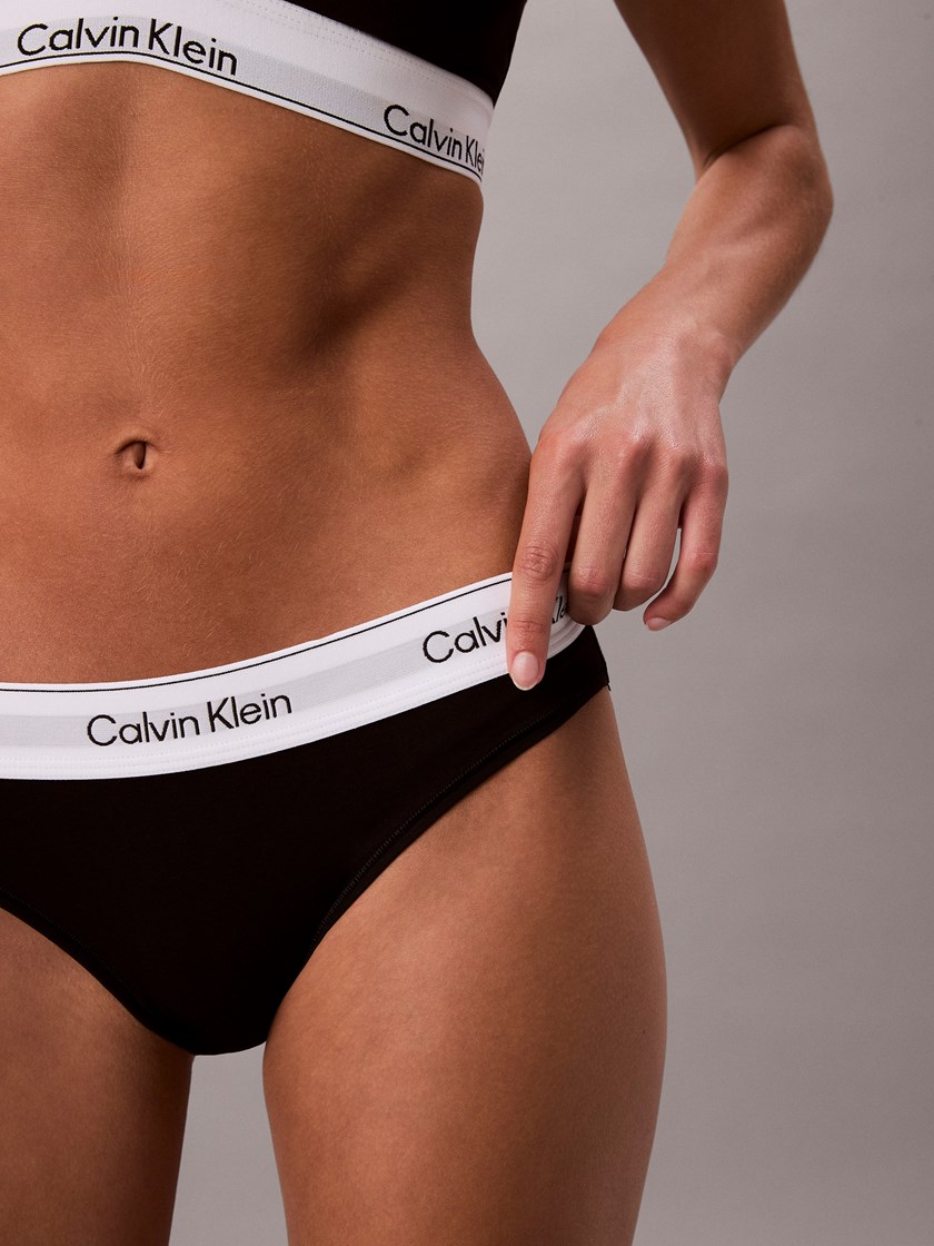 7253418 ID2 Calvin-Klein_009999_UB1_LV00QF8520UB1_2_Bikini ID2.jpg_