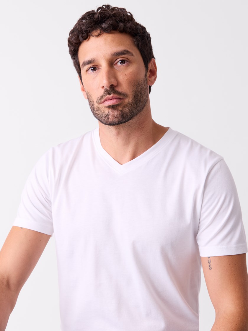 7507600 O68 ryan v hals hvit5 10_O68_Ryan v-hals t-skjorte O68.jpg_
