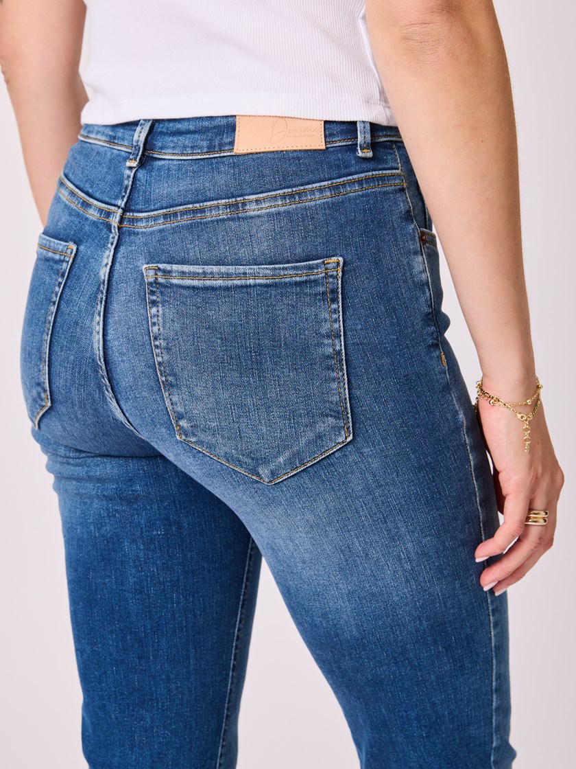 7503876 DAA spirea straight jeans mellom 33_DAA_Spirea straight jeans DAA.jpg_
