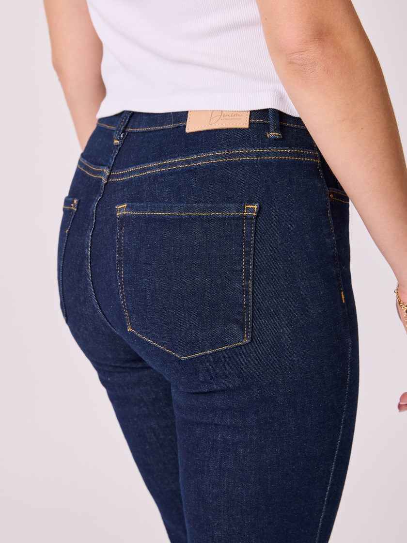 7503876 D04 spirea straight jeans mørk 37.jpg_